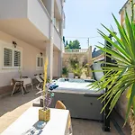 Aura - Comfort 8 With Shared Swimming Pool Apartman *