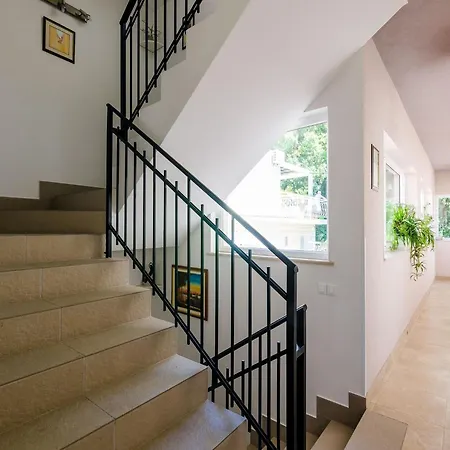 Aura - Comfort 8 With Shared Swimming Pool Apartment