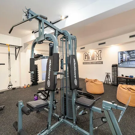 Aura - Comfort 8 With Shared Swimming Pool