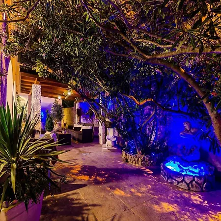 Aura - Comfort 8 With Shared Swimming Pool *