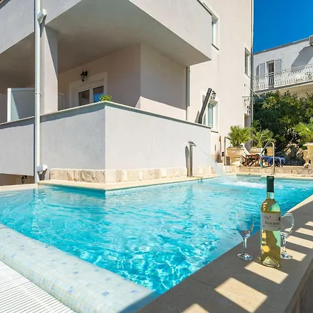 Apartment Aura - Comfort 8 With Shared Swimming Pool *