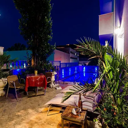Apartment Aura - Comfort 8 With Shared Swimming Pool *