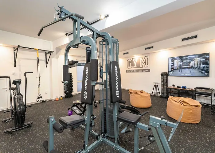 Aura - Comfort 8 With Shared Swimming Pool