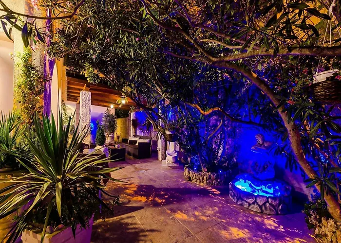 Aura - Comfort 8 With Shared Swimming Pool *