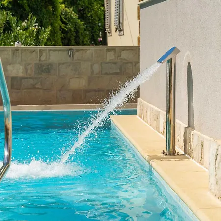 Aura - Comfort 8 With Shared Swimming Pool Apartment